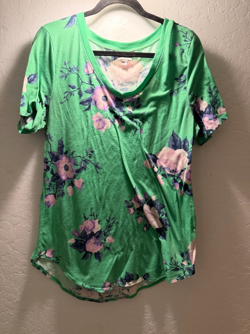 LuLaRoe Green Floral Scoop Neck Short Sleeve Tee